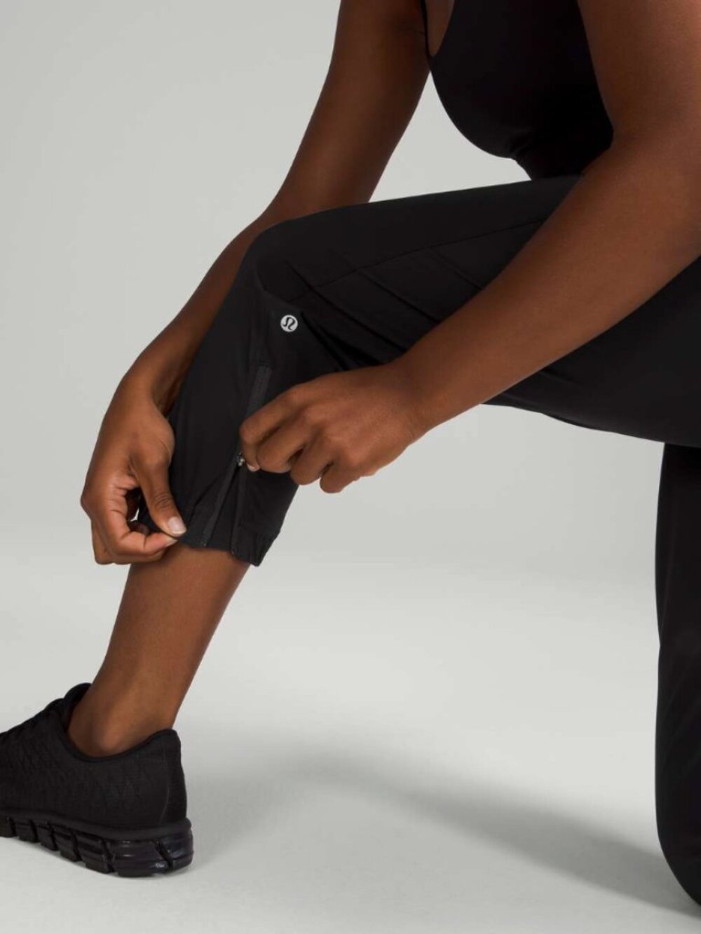 Lululemon Sz 0 Adapted State High-Rise Jogger Crop Black - Picture 4 of 5